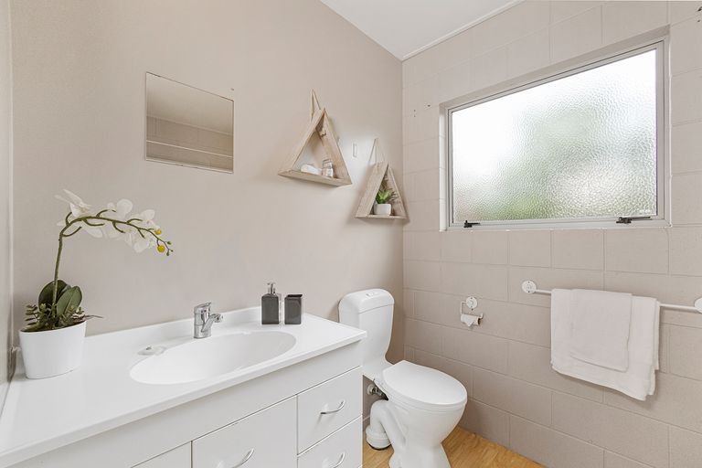 Photo of property in 4/45 Dale Crescent, Pakuranga, Auckland, 2010