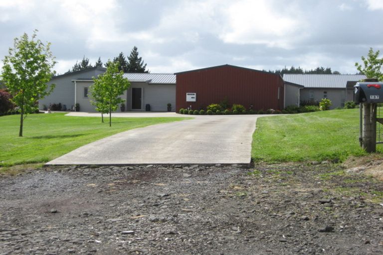 Photo of property in 187 Oraha Road, Kumeu, 0892
