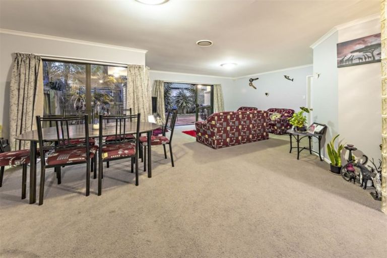 Photo of property in 1 Hawkley Close, Flat Bush, Auckland, 2019