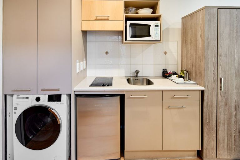 Photo of property in Atrium Towers, 4j/154 The Terrace, Wellington Central, Wellington, 6011