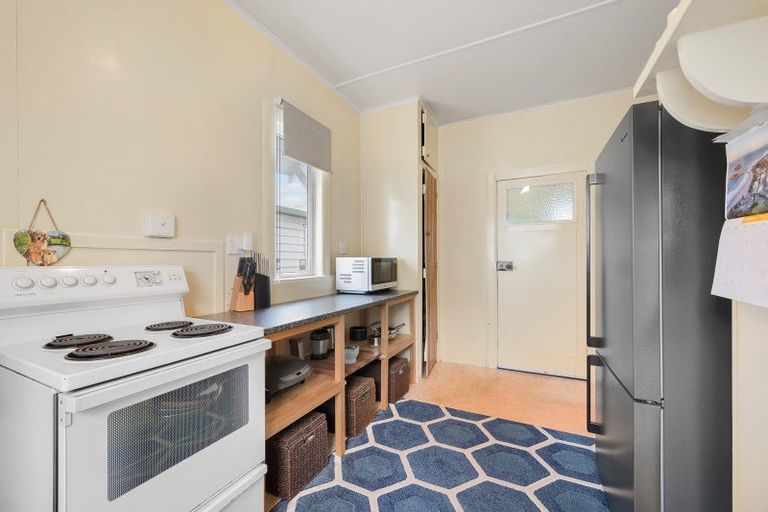 Photo of property in 70 Endeavour Street, Lyall Bay, Wellington, 6022