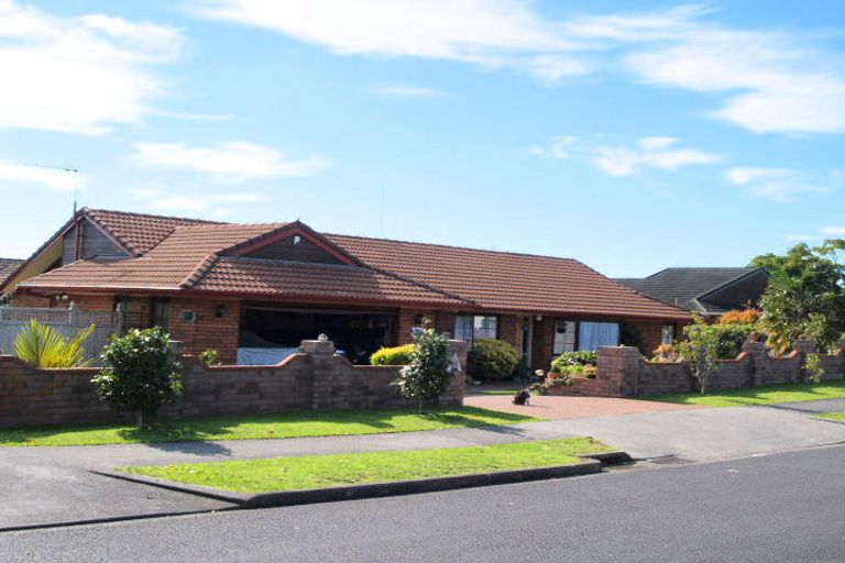 Photo of property in 1/21 Carriage Close, Northpark, Auckland, 2013