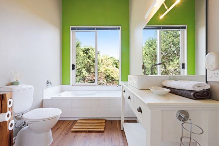 Photo of property in 32 Hadfield Road, Peka Peka, Waikanae, 5391