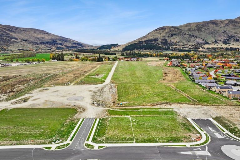 Photo of property in 32 Deans Drive, Wanaka, 9382
