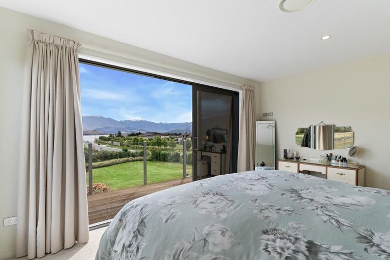 Photo of property in 28 Minaret Ridge, Wanaka, 9305