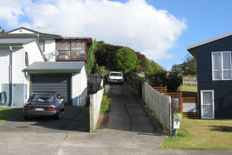 Photo of property in 2/48 Barbados Drive, Unsworth Heights, Auckland, 0632