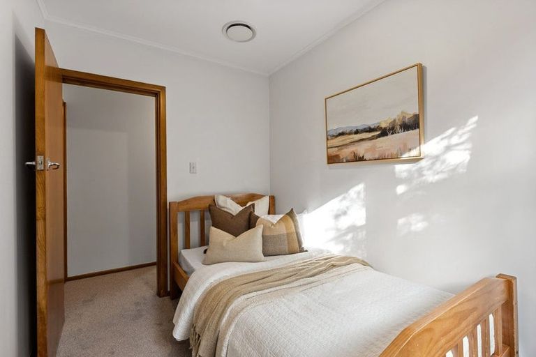 Photo of property in 129 Ruskin Road, Newlands, Wellington, 6037