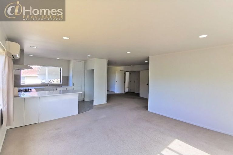 Photo of property in 2/174 Lake Road, Northcote, Auckland, 0627