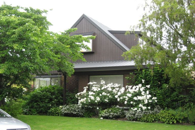 Photo of property in 17 Felstead Place, Avonhead, Christchurch, 8042