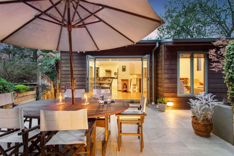 Photo of property in 1/16 Glade Place, Birkenhead, Auckland, 0626