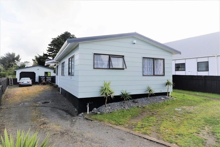 Photo of property in 21 Manuka Street, Castlecliff, Whanganui, 4501
