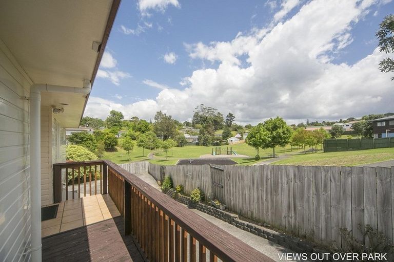 Photo of property in 22 Killygordon Place, Massey, Auckland, 0614