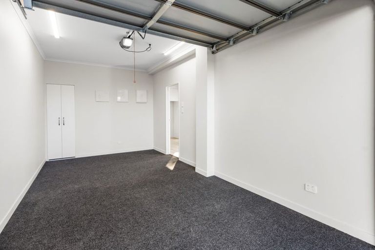 Photo of property in 136d Forrest Hill Road, Forrest Hill, Auckland, 0620
