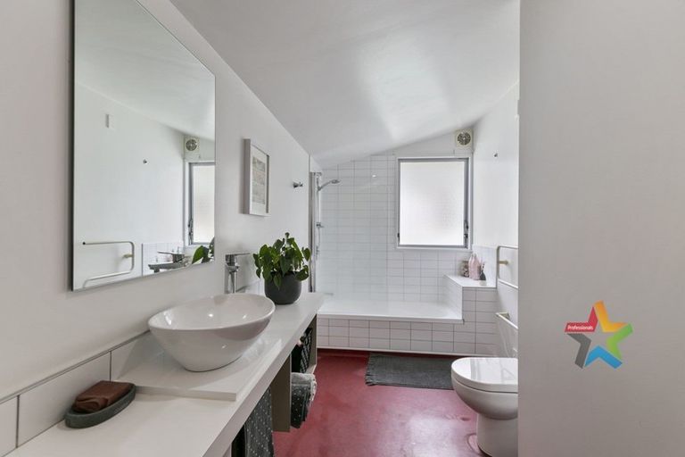 Photo of property in 139b The Parade, Island Bay, Wellington, 6023