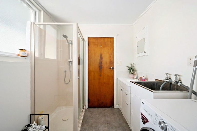 Photo of property in 2/18 Agra Crescent, Khandallah, Wellington, 6035