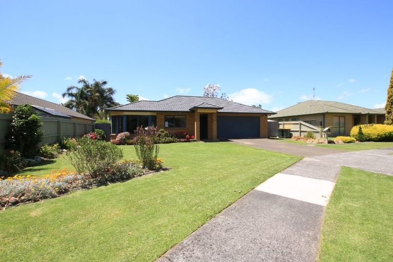 Photo of property in 24 Glencalder Place, Wattle Downs, Auckland, 2103