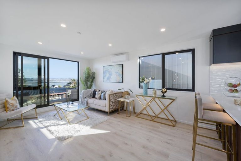 Photo of property in 8b Hadfield Street, Beach Haven, Auckland, 0626