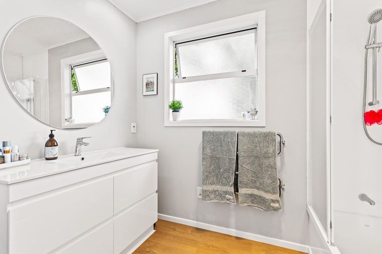 Photo of property in 19 Brennan Avenue, Te Atatu Peninsula, Auckland, 0610