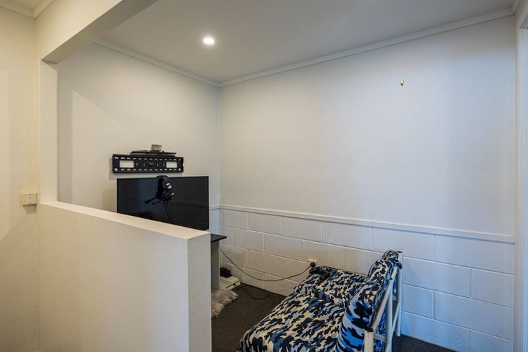 Photo of property in 112 Colwill Road, Massey, Auckland, 0614