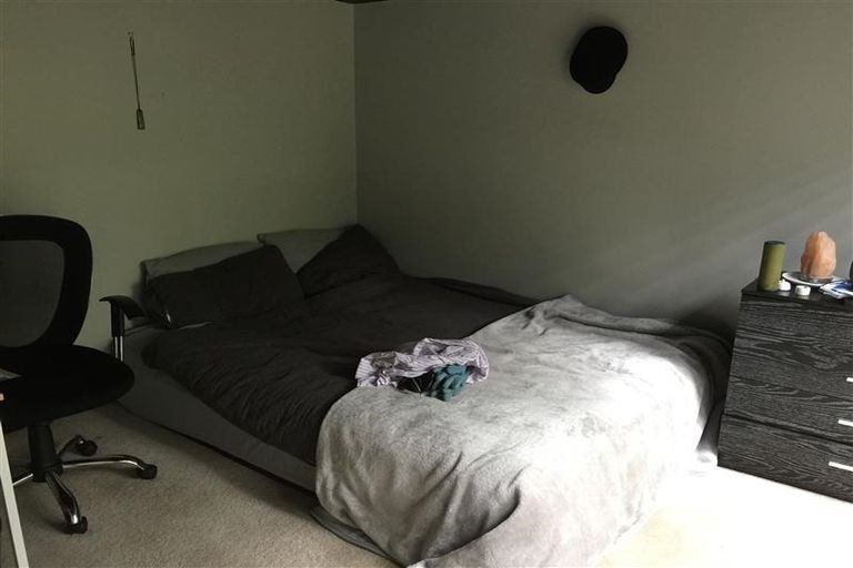 Photo of property in 22 Shanaway Rise, Hillcrest, Auckland, 0627