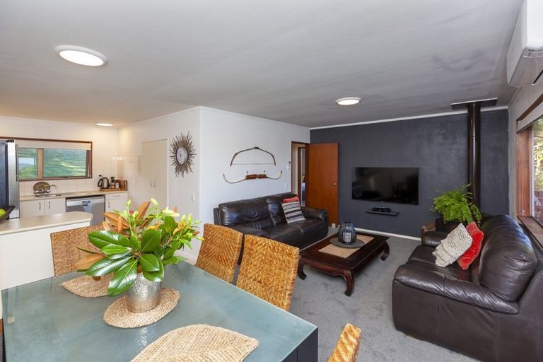 Photo of property in 30a Kakariki Grove, Waikanae, 5036