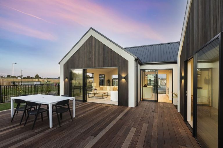 Photo of property in 28 Oakmill Drive, Casebrook, Christchurch, 8051