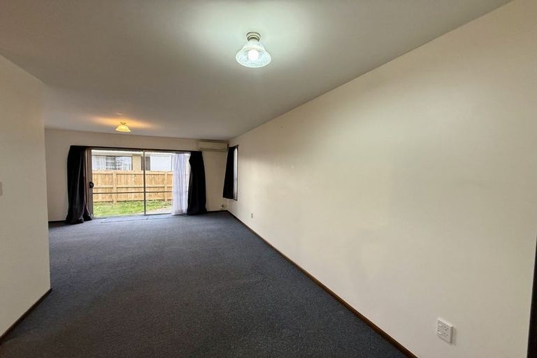 Photo of property in 2/74 Solomon Avenue, Redwood, Christchurch, 8051