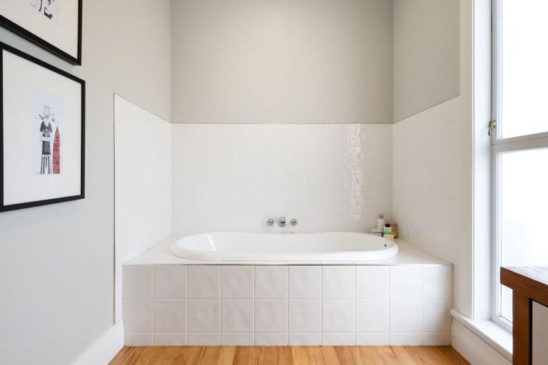 Photo of property in 30 Williams Street, Cambridge, 3434