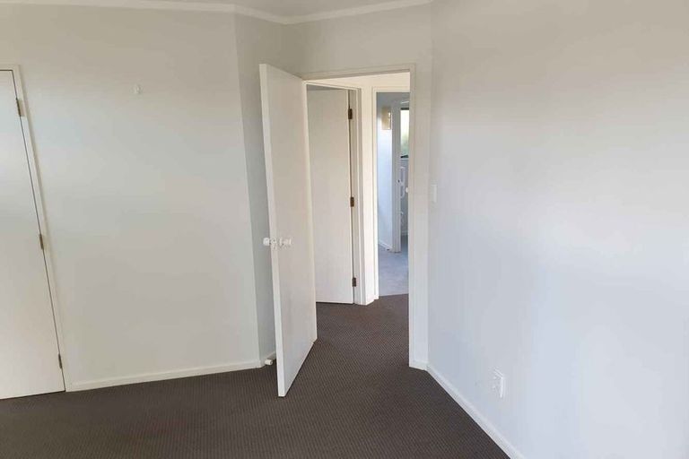 Photo of property in 17a Enderby Drive, Te Atatu Peninsula, Auckland, 0610