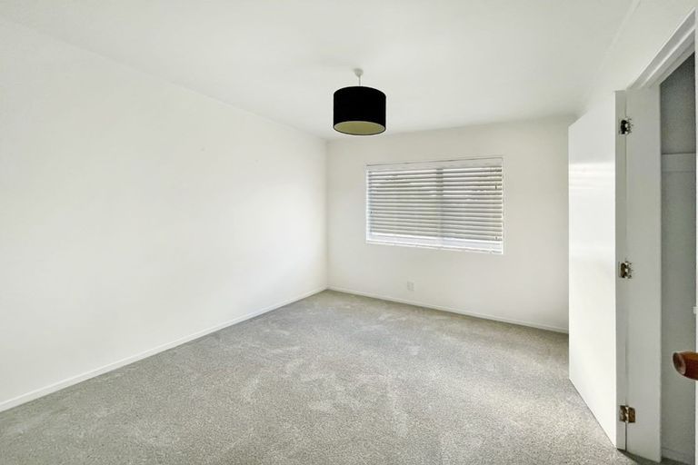 Photo of property in 12 Brookfield Road, Te Atatu Peninsula, Auckland, 0610