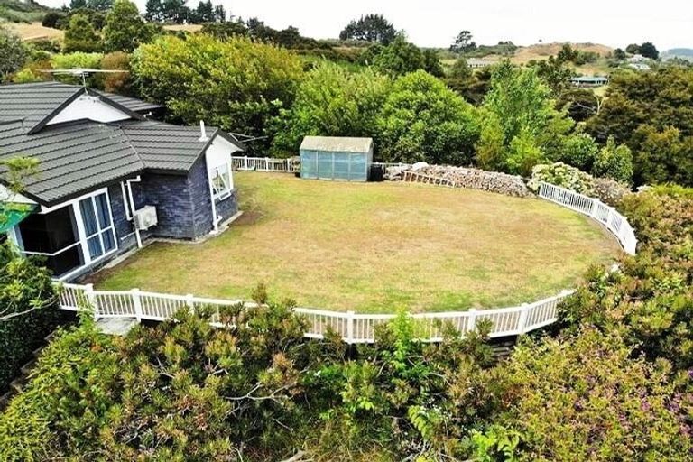 Photo of property in 327 Kaipara Road, Papakura, 2582