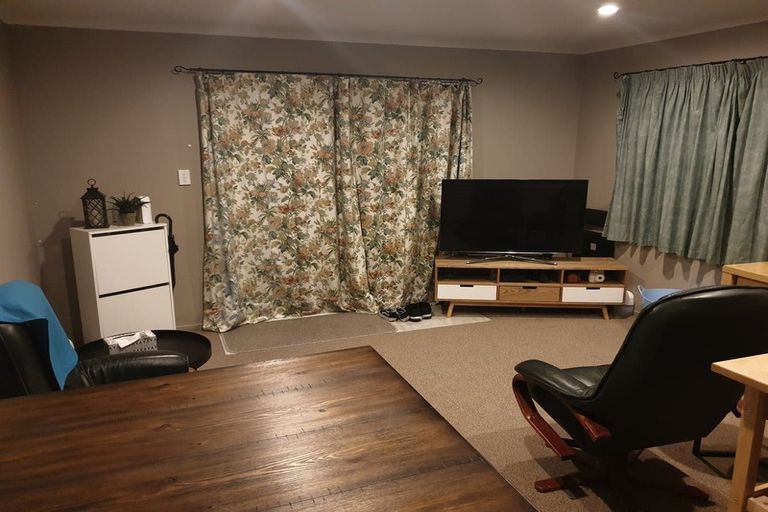 Photo of property in 20a Malmo Place, Massey, Auckland, 0614