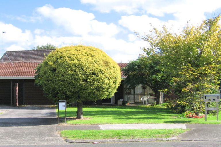 Photo of property in 2/18 Vivian Wilson Drive, Eastern Beach, Auckland, 2012