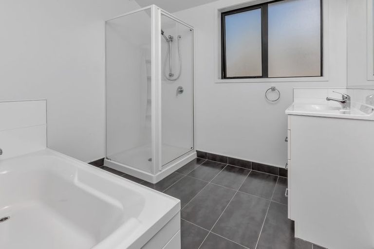 Photo of property in 33 Ocean View Rise, Ruakaka, 0116