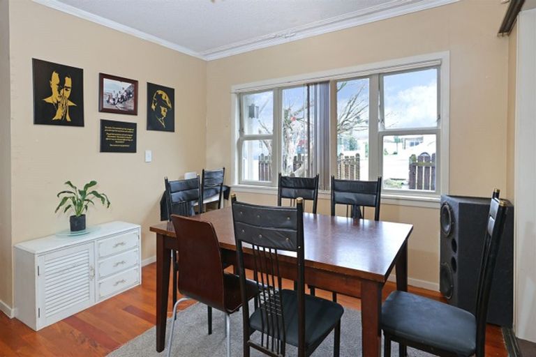 Photo of property in 141 Rathgar Road, Henderson, Auckland, 0610