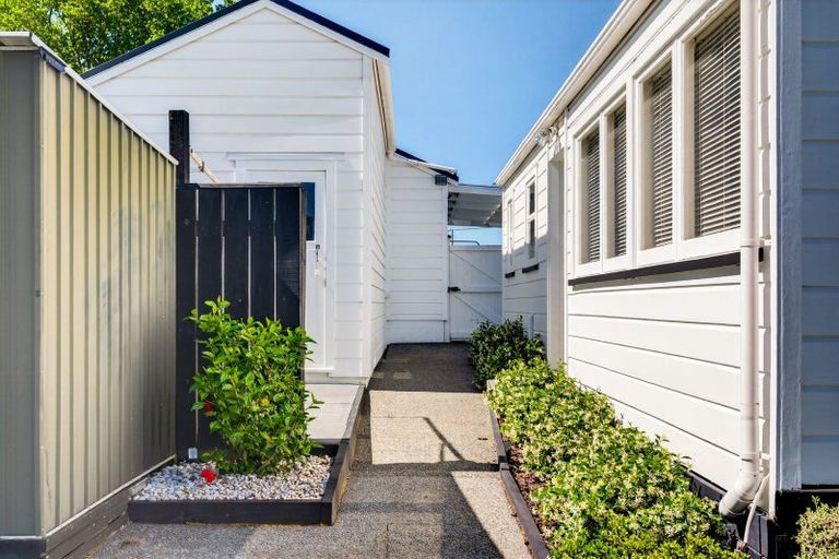 Photo of property in 9 Cobden Crescent, Bluff Hill, Napier, 4110