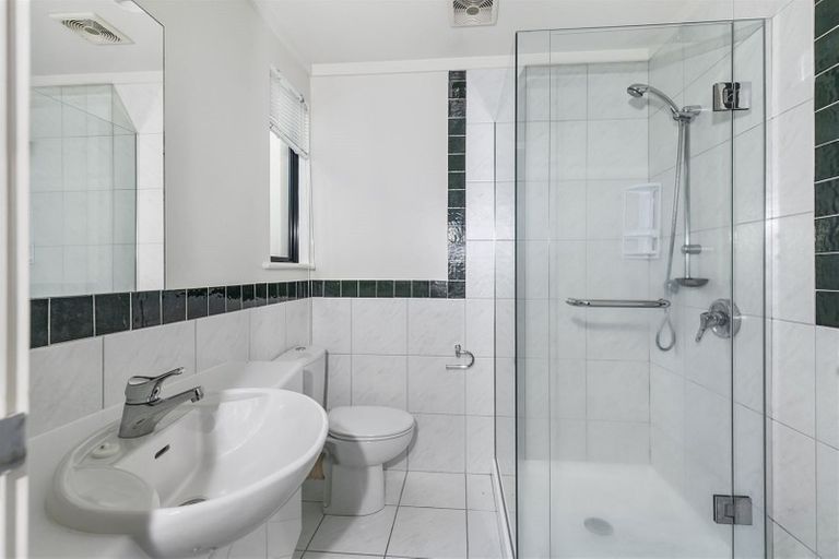 Photo of property in 16 Mayall Avenue, Beach Haven, Auckland, 0626