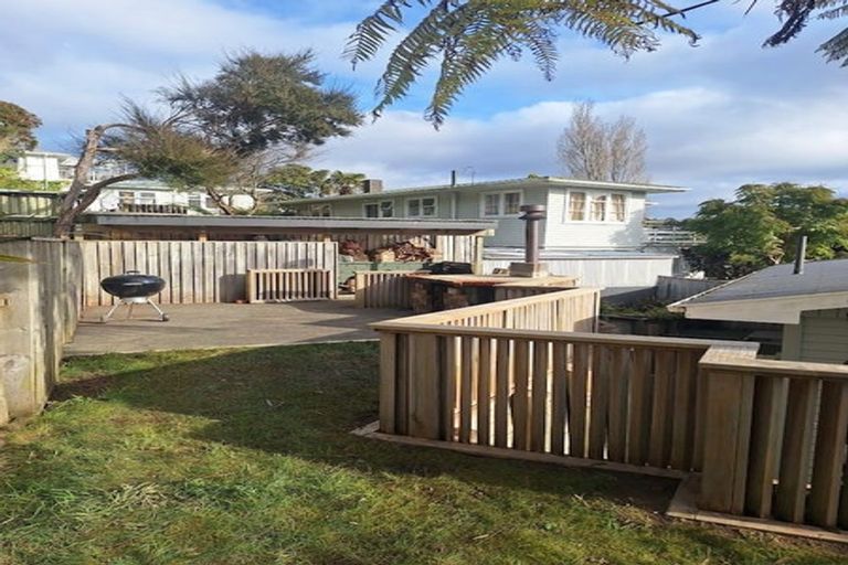 Photo of property in 17 Thomas Street, Stokes Valley, Lower Hutt, 5019
