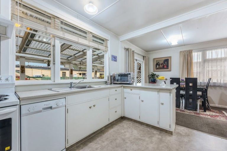 Photo of property in 45 York Street, Picton, 7220