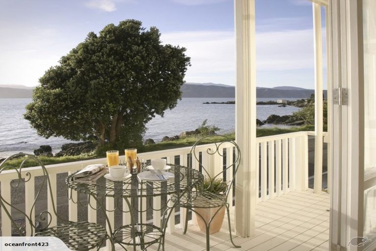 Photo of property in 387 Karaka Bay Road, Karaka Bays, Wellington, 6022