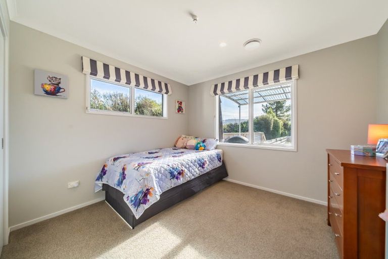 Photo of property in 29 Mt Marua Drive, Timberlea, Upper Hutt, 5018