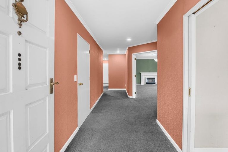 Photo of property in 16 Rosebank Avenue, Kelvin Grove, Palmerston North, 4414