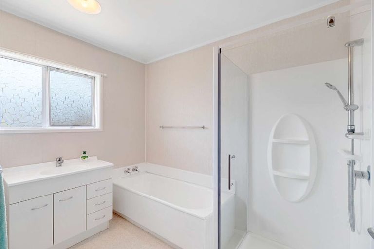 Photo of property in 4212a/2 Great North Road, Glendene, Auckland, 0602