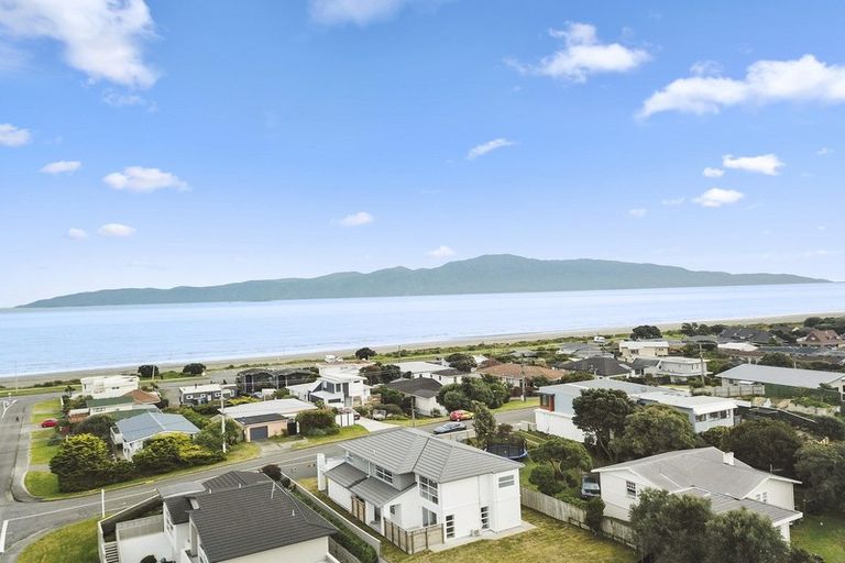 Photo of property in 91 Seaview Road, Paraparaumu Beach, Paraparaumu, 5032
