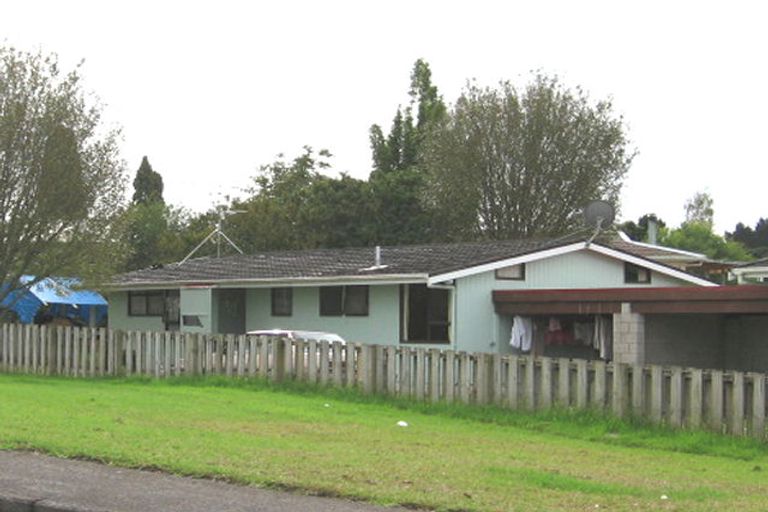 Photo of property in 1 Taitapu Street, Massey, Auckland, 0614