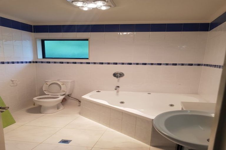 Photo of property in 19 Rangi Avenue, Schnapper Rock, Auckland, 0632