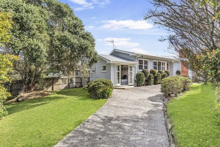 Photo of property in 15 Saffron Street, Birkdale, Auckland, 0626