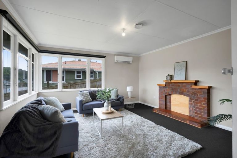 Photo of property in 77 Huatoki Street, Vogeltown, New Plymouth, 4310