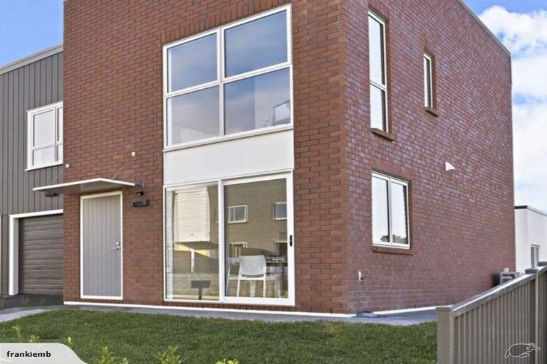 Photo of property in 10 Manutewhau Road, Massey, Auckland, 0614