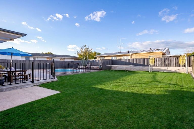 Photo of property in 17 Seamer Place, St Andrews, Hamilton, 3200